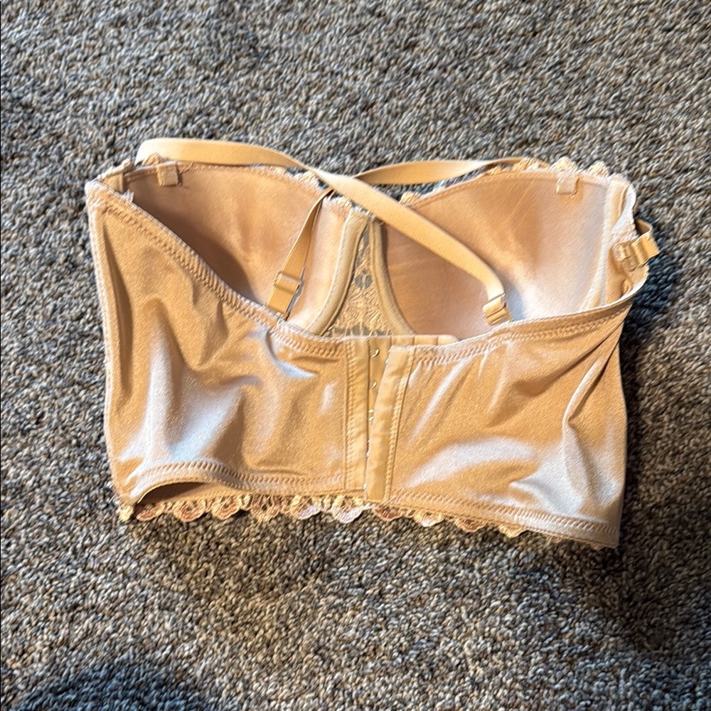 Windsor Lace Crop Top in Beige - Picture 3 of 4